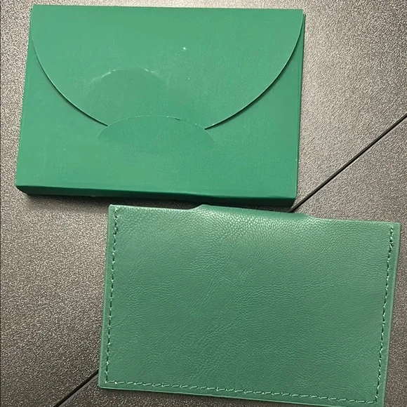 La Mer Green Leather Card Holder with Gold Button - Picture 4 of 4